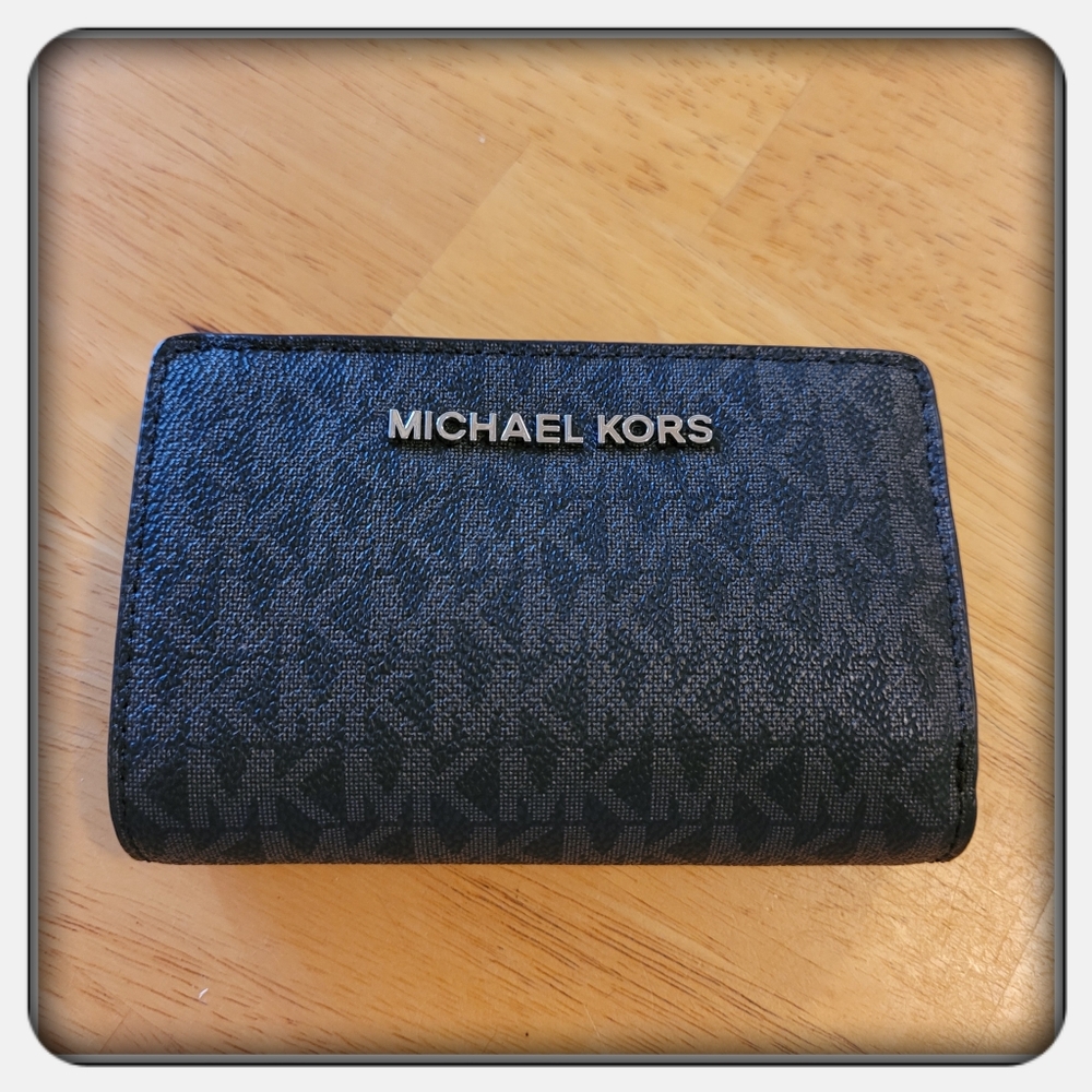 EUC Michael Kors Black Jet Set Bifold Wallet